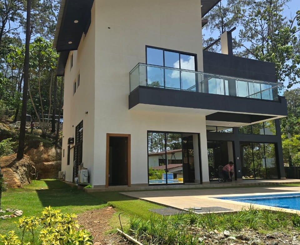 Villa Fior | Villa de Lujo Amueblada en Jarabacoa